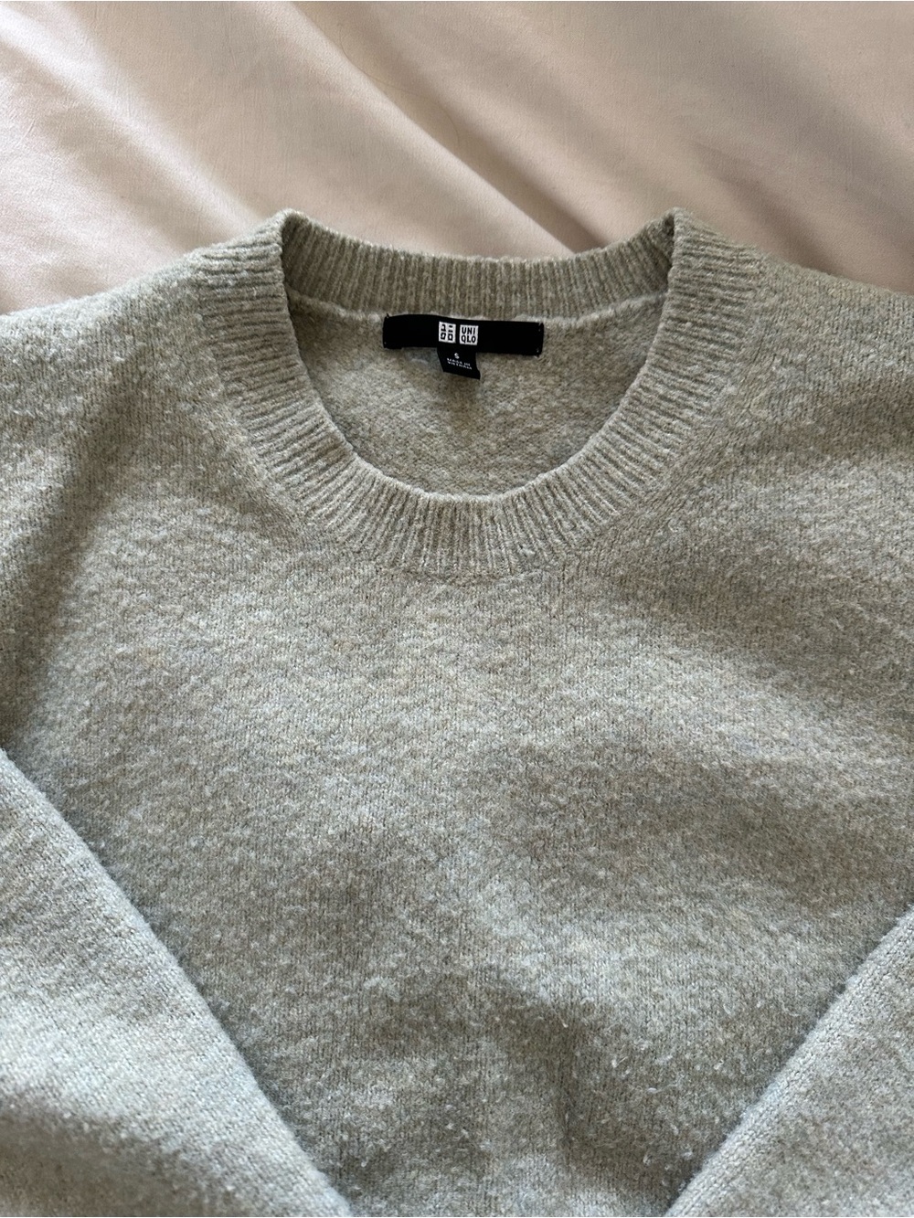 UNIQLO Women’s Crewneck Sweater in Light Sage Green